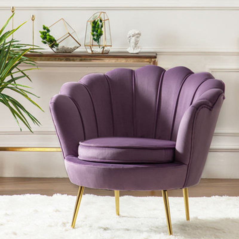 Blütenblattförmiges Sofa – handgefertigt und elegant