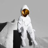 Statue d'astronaute directement de l'espace dans la cuisine