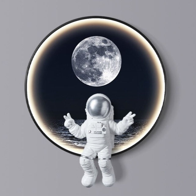 Wandleuchte „Astronaut auf dem Mond“: Erleuchtet mit Raum
