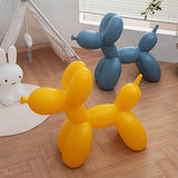 Statue de chien en ballon : décoration vibrante pour un décor festif