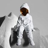 Statue eines Astronauten direkt aus dem Weltraum in der Küche