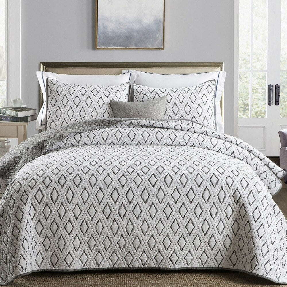 Reversible Quilted bedding Set