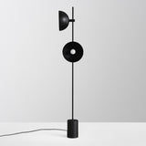 Lampe sur pied lourde noire : design durable et style élégant